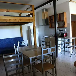 https://ferme-equestre-les-coccinelles.fr-provencehotel.com